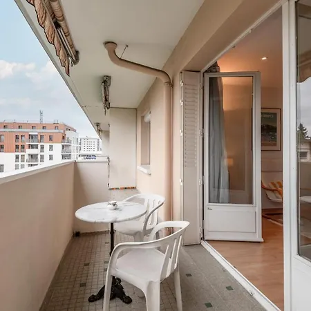 Schöne Mit Balkon Und Stadtblick Apartment *