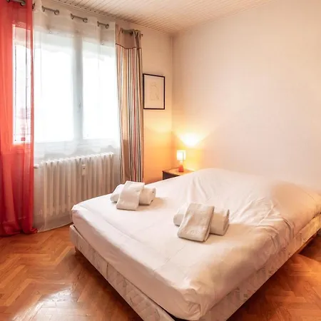 Apartment Schöne Mit Balkon Und Stadtblick