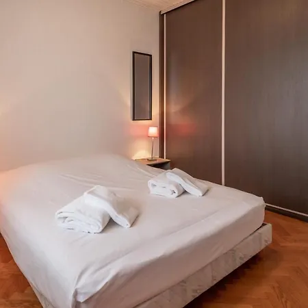Apartment Schöne Mit Balkon Und Stadtblick